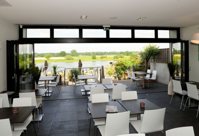 porte coulissante en accordéon aliplast terrasse ouverte